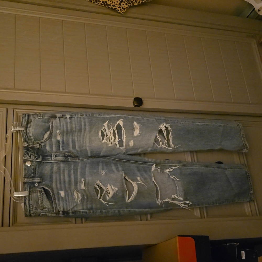 Womens American Eagle ripped Jeans size 6 short
